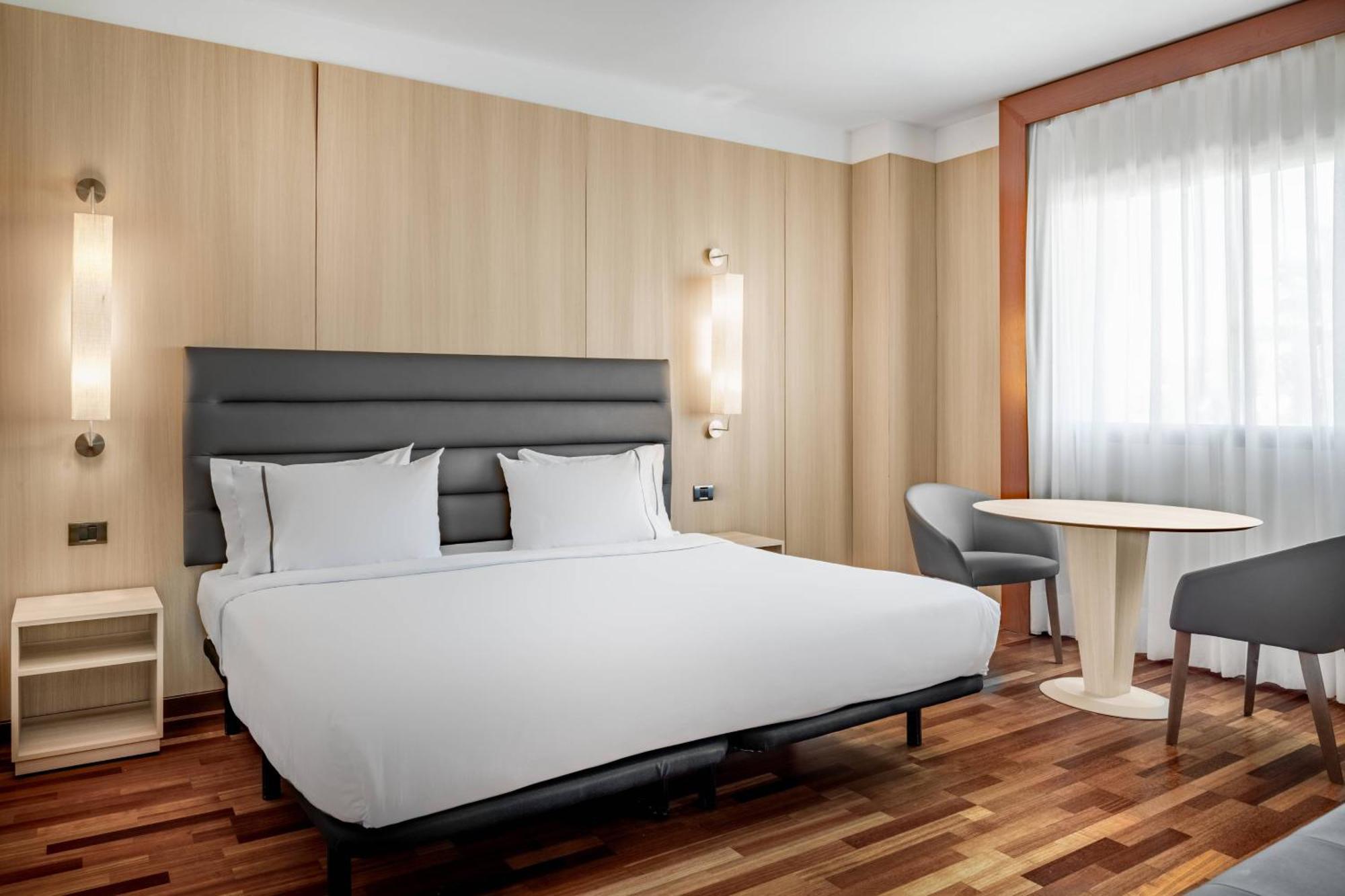 Ac Hotel Badajoz By Marriott Esterno foto